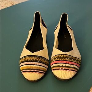 Fashion tan fabric flats with stripes of colors. Size 7. NWOT